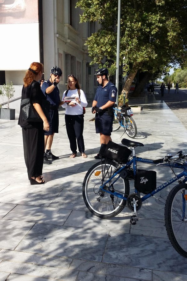 Οι αστυνομικοί της ορθοπεταλιάς: Με ηλεκτροκίνητα ποδήλατα στους δρόμους [εικόνες] | iefimerida.gr 3