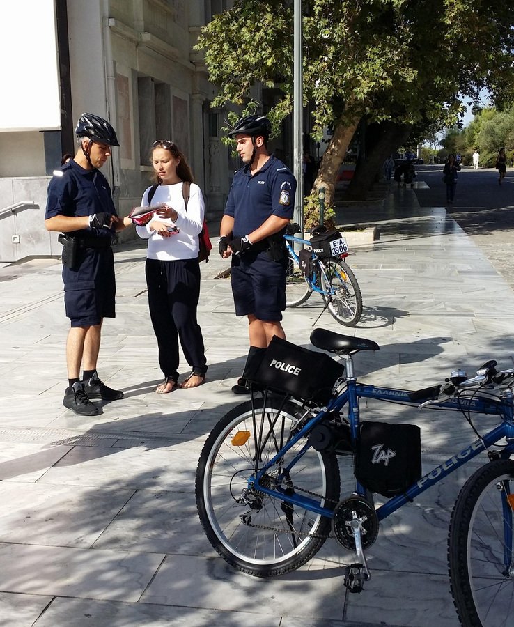 Οι αστυνομικοί της ορθοπεταλιάς: Με ηλεκτροκίνητα ποδήλατα στους δρόμους [εικόνες] | iefimerida.gr 4