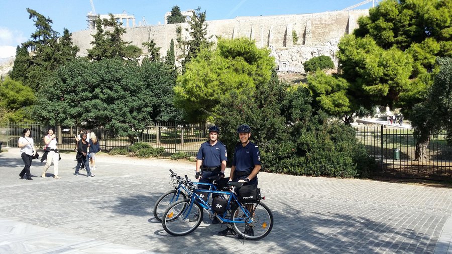 Οι αστυνομικοί της ορθοπεταλιάς: Με ηλεκτροκίνητα ποδήλατα στους δρόμους [εικόνες] | iefimerida.gr 5