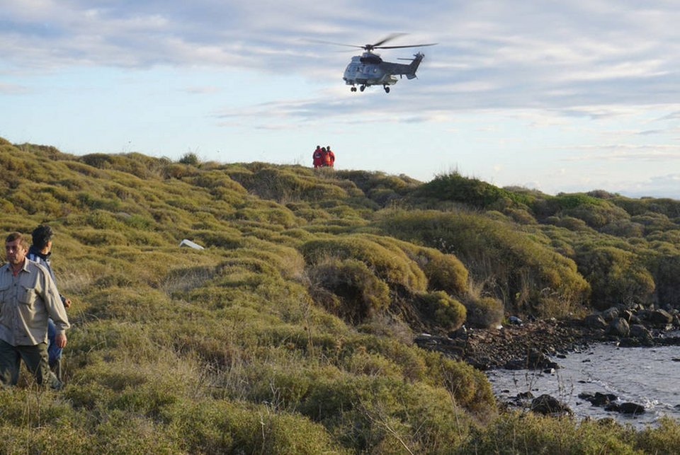 Τραγωδία στο Αιγαίο: Πρόσφυγας βρήκε τις σορούς της γυναίκας και της κορούλας του [εικόνες&βίντεο] | iefimerida.gr 2