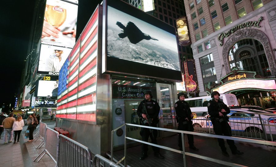 «Οχυρώνονται» οι αμερικανικές πόλεις μετά από τις επιθέσεις στο Παρίσι [εικόνες] | iefimerida.gr 2
