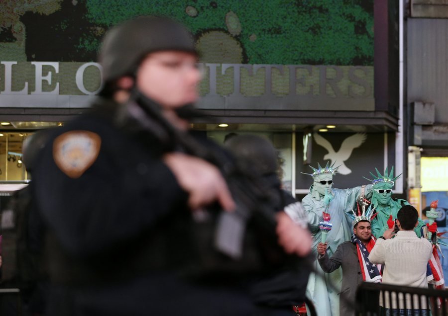 «Οχυρώνονται» οι αμερικανικές πόλεις μετά από τις επιθέσεις στο Παρίσι [εικόνες] | iefimerida.gr 1