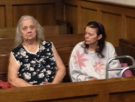 Σοκ στις ΗΠΑ: Δολοφόνησε με 178 μαχαιριές τη μητέρα της γιατί ήταν ερωτευμένη με τον πατριό της [εικόνες & βίντεο] | iefimerida.gr 4