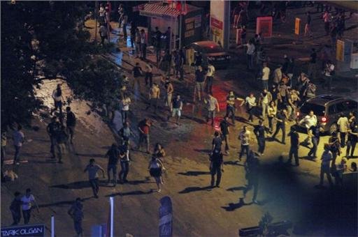 Βήμα πίσω από τον Ερντογάν - Απέσυρε την αστυνομία αλλά δεν υποχωρεί | iefimerida.gr 6