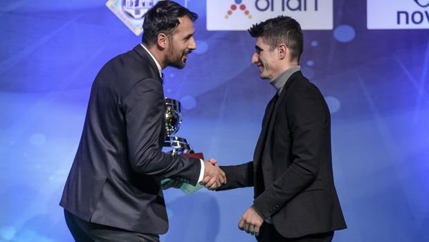 Βραβεία ΠΣΑΠ: Μάνταλος-Ιβιτς οι κορυφαίοι της χρονιάς 2016/17 [εικόνες] | iefimerida.gr 0