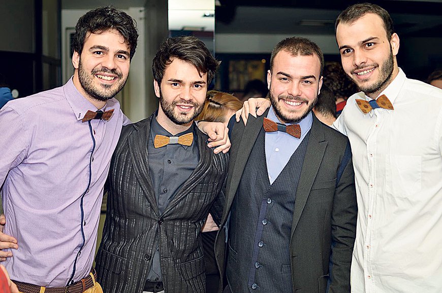 Exallo: Τα αδέρφια που νίκησαν την κρίση κατασκευάζοντας ξύλινα παπιγιόν [εικόνες] | iefimerida.gr 3