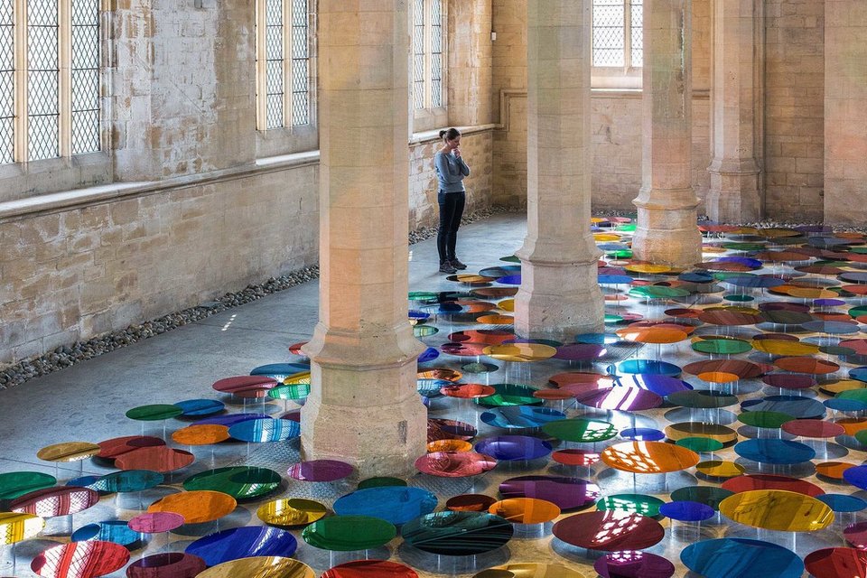 Εκκλησία με χρώματα ντίσκο -Μεταμορφώθηκε σε κέντρο Τέχνης [εικόνες] | iefimerida.gr 0