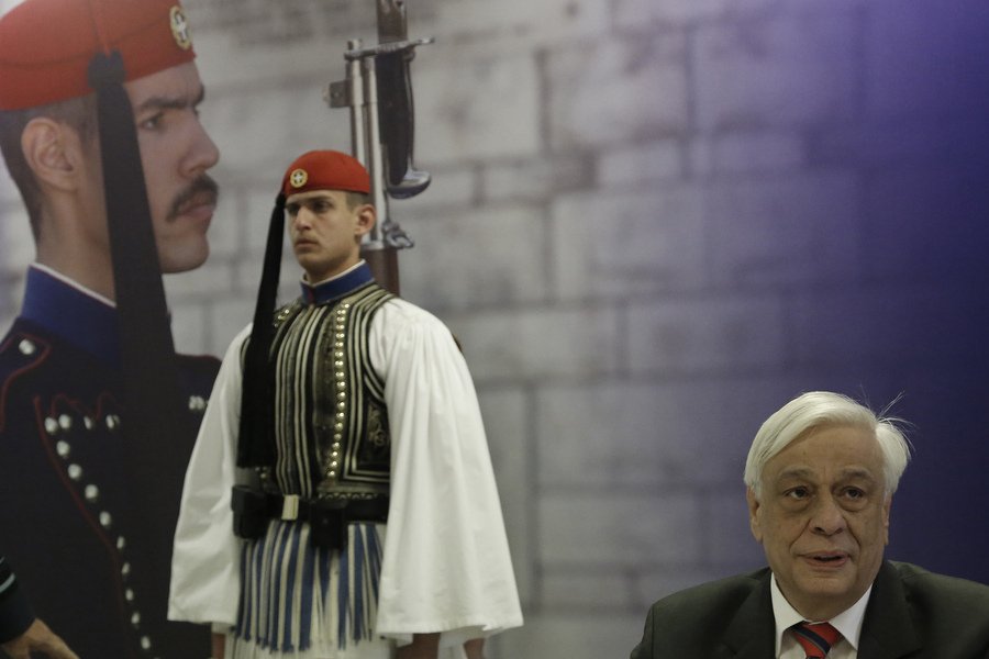 «Γενέθλια» για την Προεδρική Φρουρά: Εκλεισε 147 χρόνια -Παρέθεσε γεύμα στον Παυλόπουλο [εικόνες] | iefimerida.gr 2