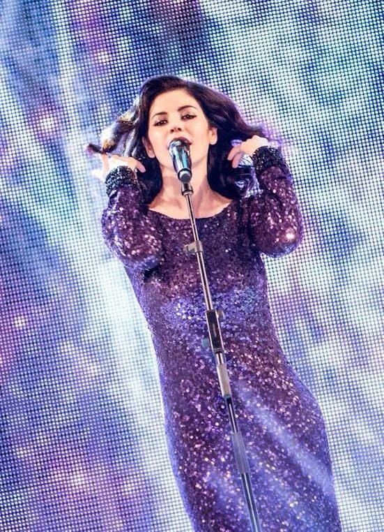 Marina and the Diamonds -Η Ελληνίδα που ξετρέλανε τους Βρετανούς, για πρώτη φορά στην Ελλάδα [εικόνες & βίντεο] | iefimerida.gr 4