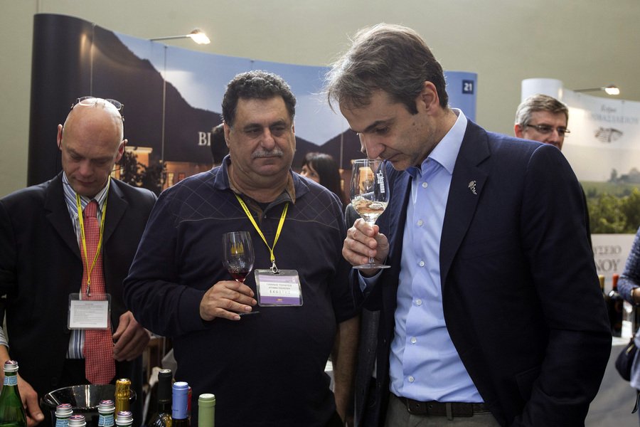 Μητσοτάκης: Δεσμεύομαι να καταργήσω τον ειδικό φόρο κατανάλωσης στο κρασί | iefimerida.gr 0