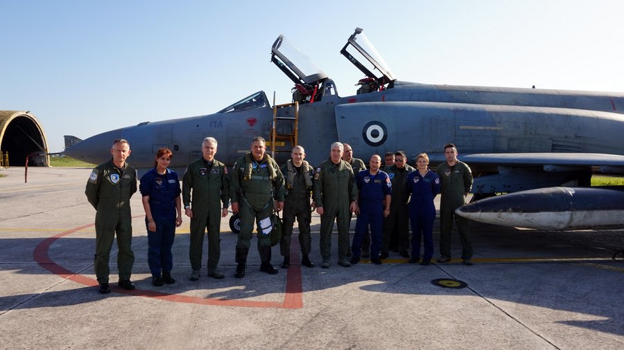 O Καμμένος... πιλότος – Φόρεσε στολή και πέταξε για την Ανδραβίδα [εικόνες] | iefimerida.gr 0