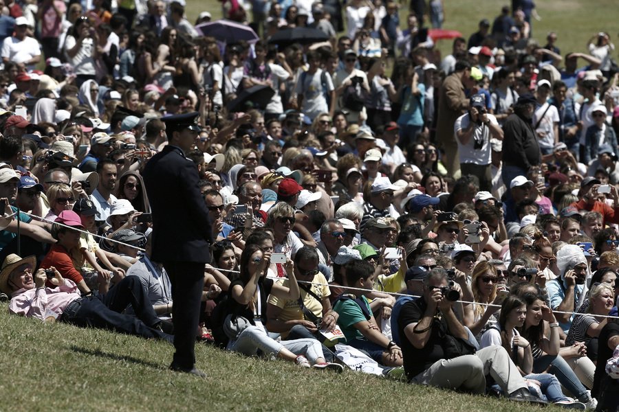  Αφή Oλυμπιακής φλόγας χωρίς νερό -20.000 άτομα βρήκαν τα αναψυκτήρια κλειστά [εικόνες]  | iefimerida.gr 0