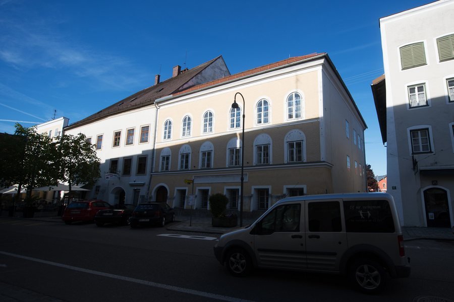 Αυστρία: Κατάσχουν το σπίτι που γεννήθηκε ο Χίτλερ για να μη γίνει μουσείο [εικόνες-βίντεο] | iefimerida.gr 0