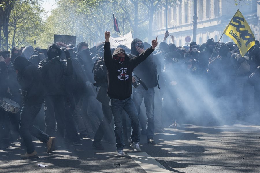 Πεδίο μάχης το Παρίσι στην πορεία της εργατικής Πρωτομαγιάς [εικόνες] | iefimerida.gr 6