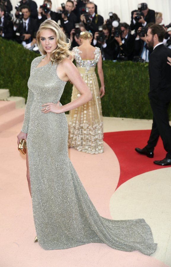 Αρραβωνιάστηκε η Κέιτ Απτον -Το ανακοίνωσε στο Met Gala [εικόνες] | iefimerida.gr 0