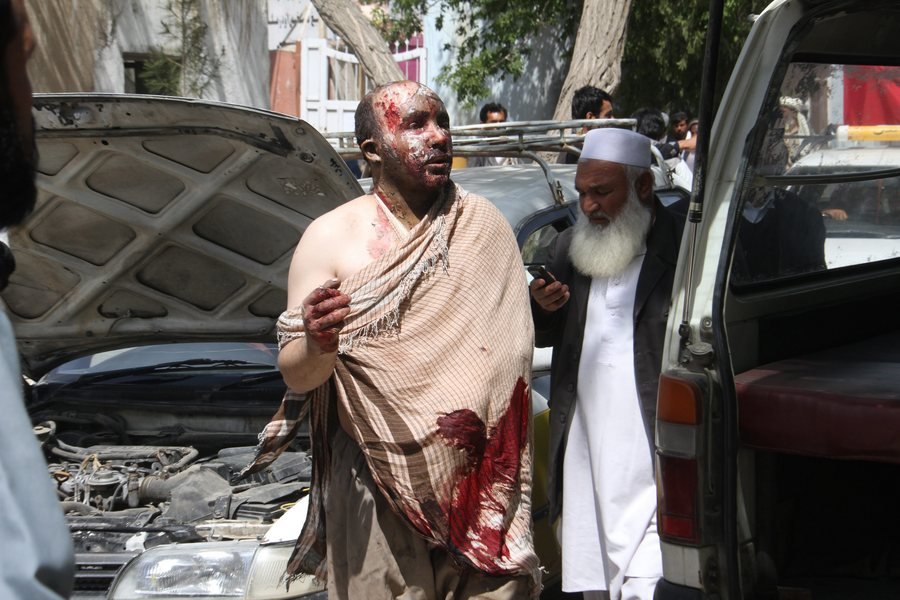 Τραγωδία στο Αφγανιστάν: Tουλάχιστον 50 νεκροί από σύγκρουση βυτιοφόρου με 2 λεωφορεία [εικόνες] | iefimerida.gr 4