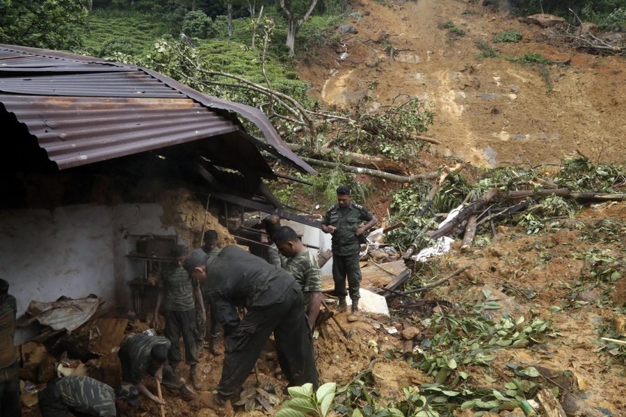 Φονικές κατολισθήσεις στη Σρι Λάνκα -Τουλάχιστον 150 νεκροί [εικόνες] | iefimerida.gr 2