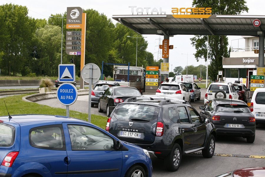 Γαλλία: Επεισόδια και διαδηλώσεις για τα εργασιακά -Απέκλεισαν πυρηνικά εργοστάσια | iefimerida.gr 5