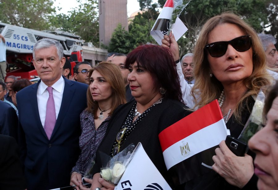 EgyptAir: Αγρυπνία για τα θύματα της τραγωδίας -Με κεριά και λουλούδια στο Κάιρο [εικόνες] | iefimerida.gr 3