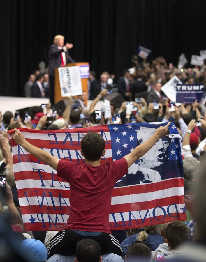 Ο Τραμπ «ανάβει» τα αίματα: Επεισόδια και συλλήψεις σε ομιλία του [εικόνες] | iefimerida.gr 0