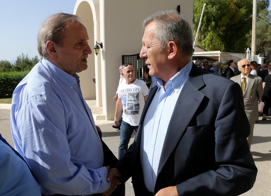 Πλήθος κόσμου στο τελευταίο «αντίο» στον Γιώργο Παναγιωτακόπουλο  [εικόνες] | iefimerida.gr 12