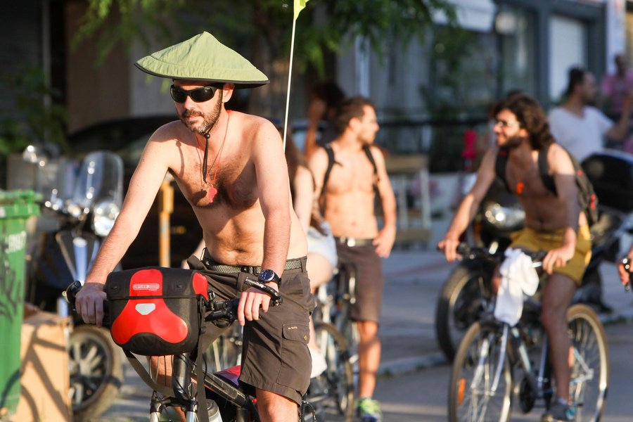Γυμνή ποδηλατοδρομία στη Θεσσαλονίκη για καλό σκοπό [εικόνες] | iefimerida.gr 3