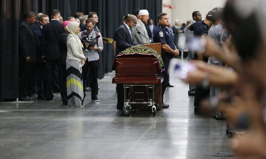 Κοσμοπλημμύρα στην μουσουλμανική κηδεία του Μοχάμετ Αλι -14.000 άνθρωποι  [εικόνες]  | iefimerida.gr 1