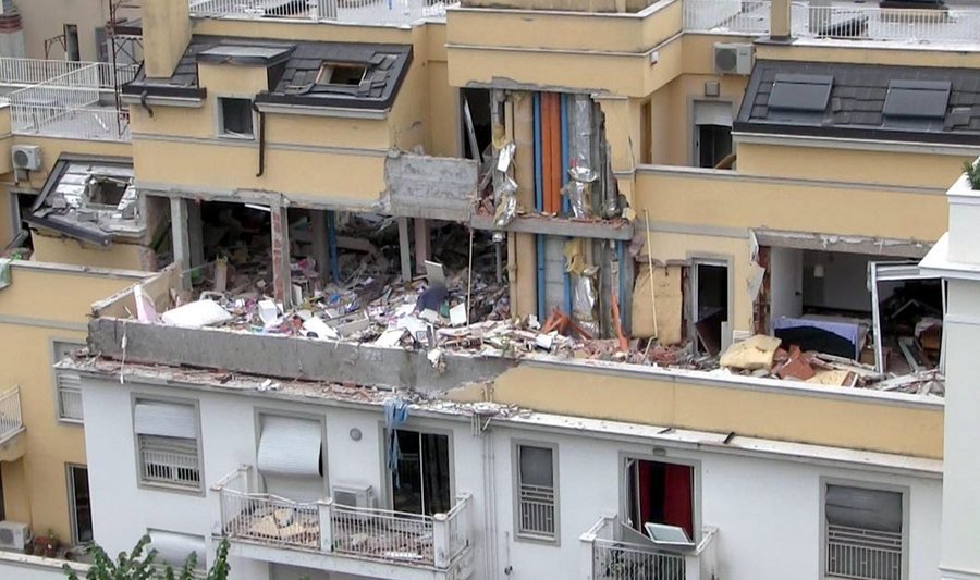 Κατέρρευσε πολυκατοικία στο Μιλάνο – 3 νεκροί [εικόνες-σοκ] | iefimerida.gr 4