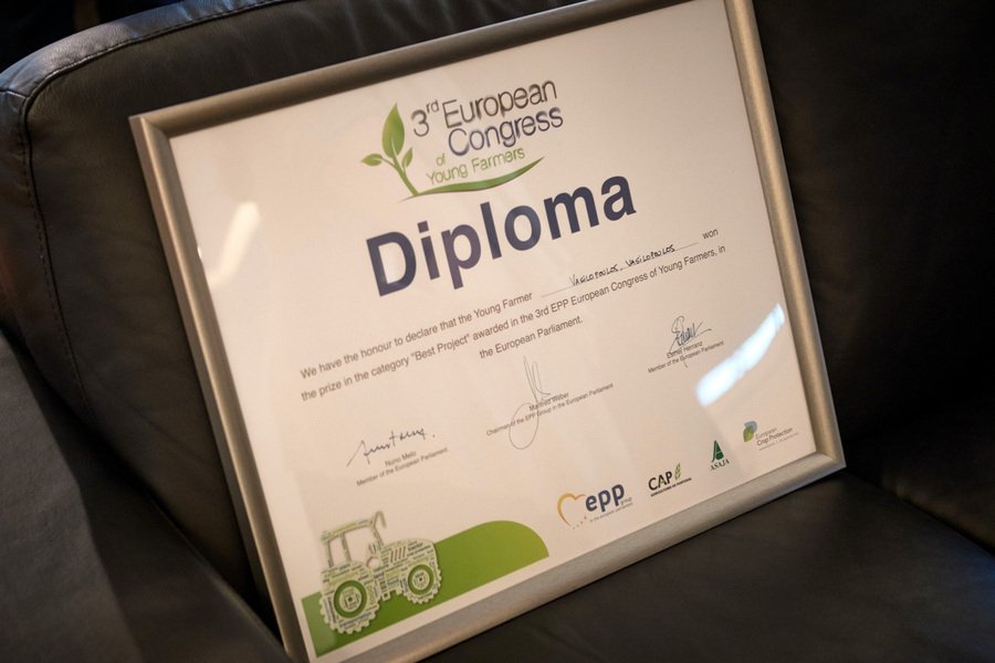 Δύο νέους αγρότες από την Ηλεία βράβευσε ο Κυριάκος Μητσοτάκης [εικόνες] | iefimerida.gr 3