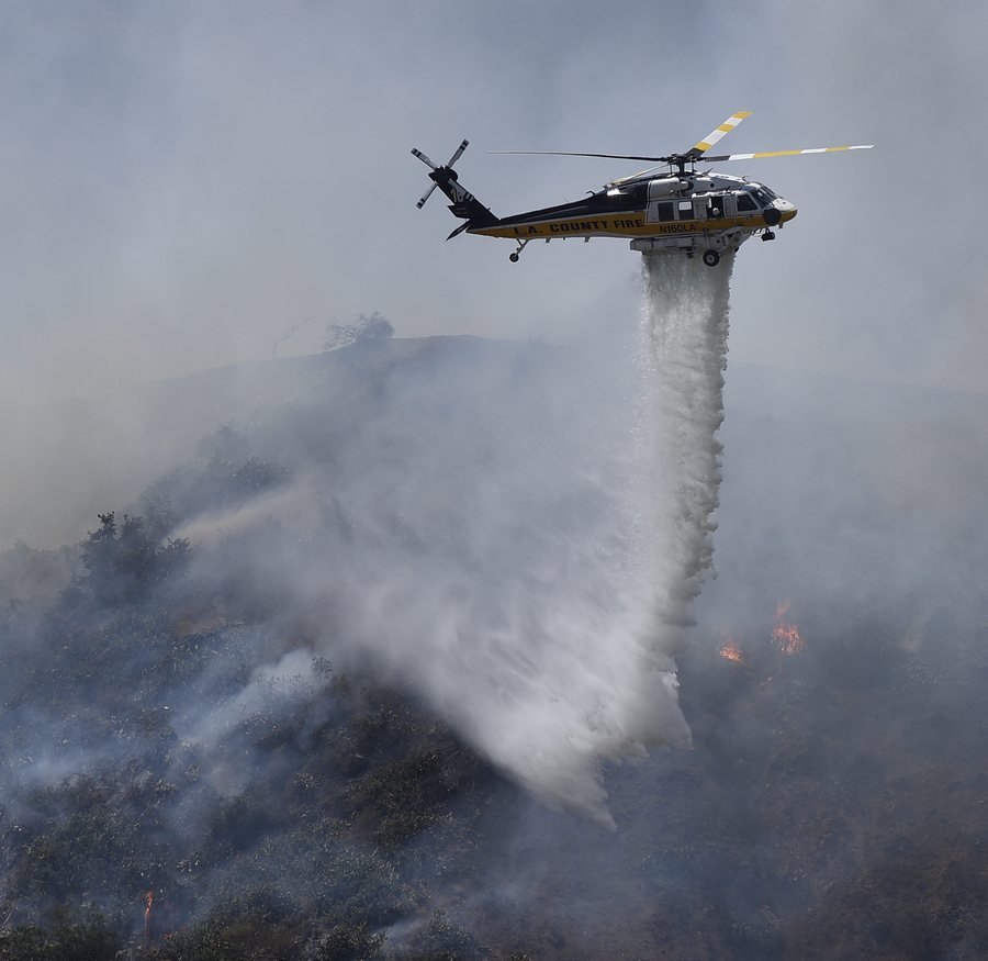 Στο έλεος των πυρκαγιών η Καλιφόρνια -Απομακρύνθηκαν εκατοντάδες άνθρωποι [εικόνες]  | iefimerida.gr 1