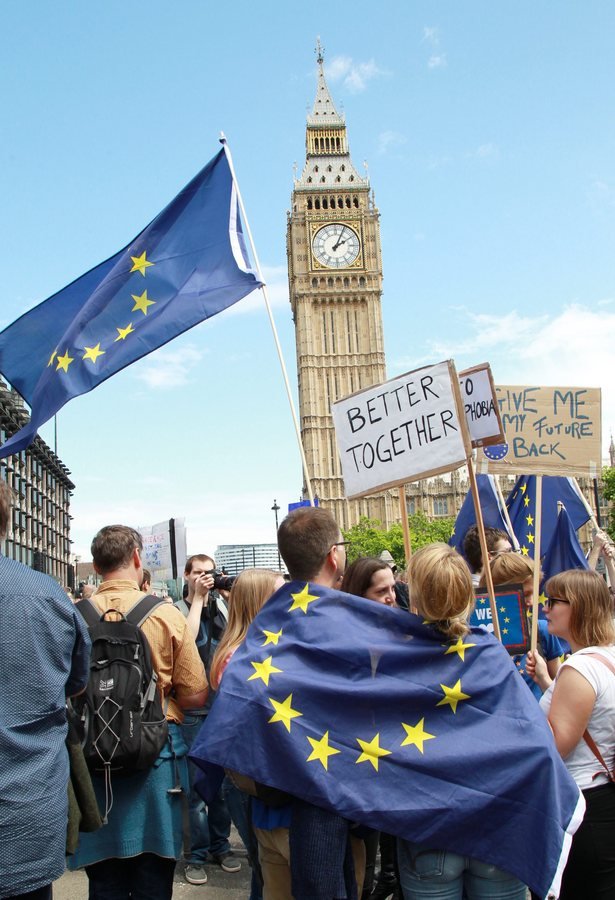 Guardian: Εναν μήνα μετά το αποτέλεσμα του Brexit -Τι σκέφτονται οι Βρετανοί | iefimerida.gr 5