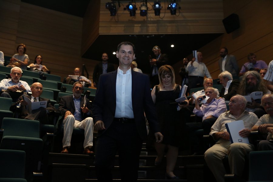 Ο Χάρης Θεοχάρης παρουσίασε την νέα πολιτική κίνηση -Την «Δημοκρατική Ευθύνη» [εικόνες] | iefimerida.gr 2