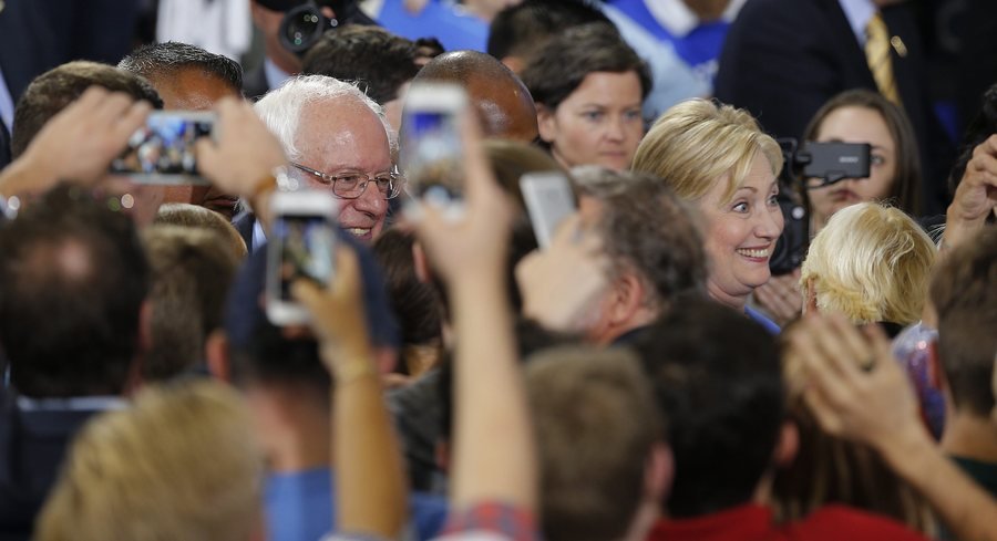 Και επίσημα στο πλευρό της Κλίντον ο Σάντερς -Κοινή εμφάνιση των δυο [εικόνες&βίντεο] | iefimerida.gr 3