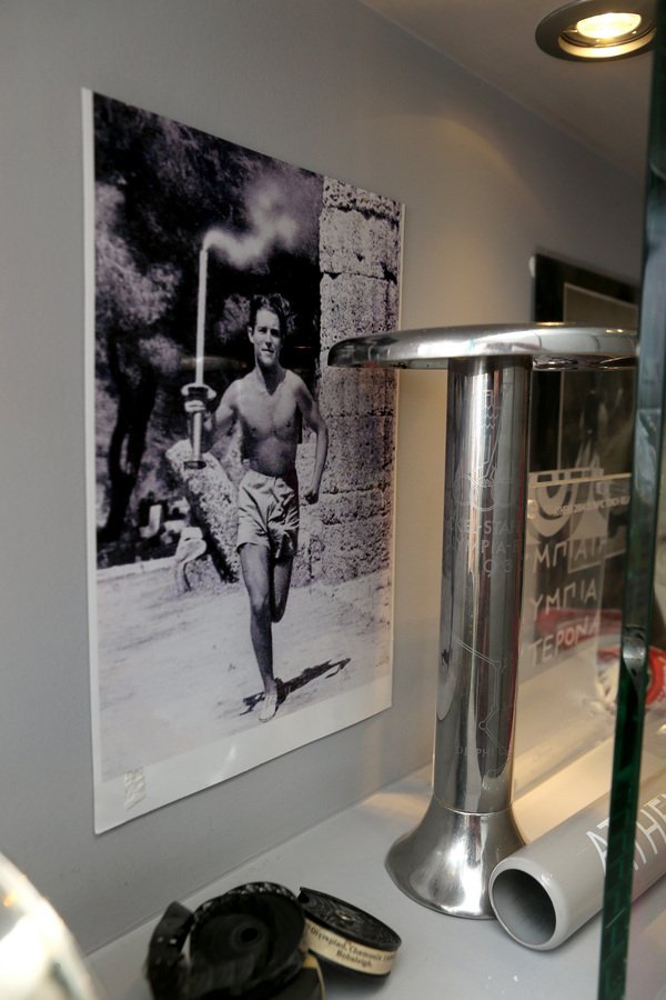 Μοναδική συλλογή από 6.700 αντικείμενα Ολυμπιακών Αγώνων -Απο δάδες μέχρι το παπούτσι του Μπολτ [εικόνες] | iefimerida.gr 1