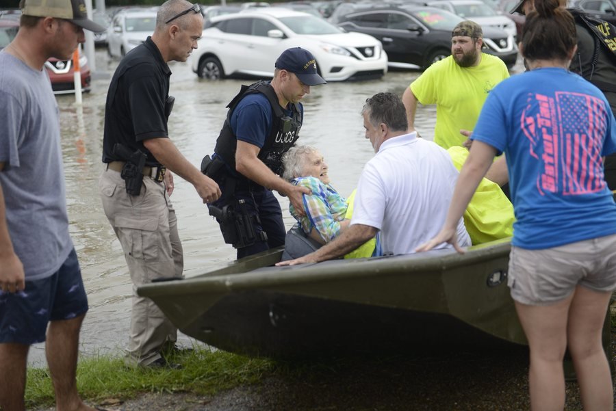 Ο Ομπάμα στη μαρτυρική Λουιζιάνα: Οι πλημμύρες «σάρωσαν» ζωές [εικόνες] | iefimerida.gr 2