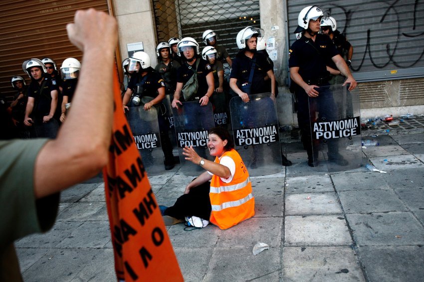 Το Spiegel κατακεραυνώνει το «ελληνικό τοξικό σύστημα» - Το παλιό κράτος που αντιστέκεται, ο Σαμαράς και η Μεσσηνία, ο Σταυρίδης, η ΑΔΕΔΥ, οι απολύσεις [εικόνες] | iefimerida.gr 5