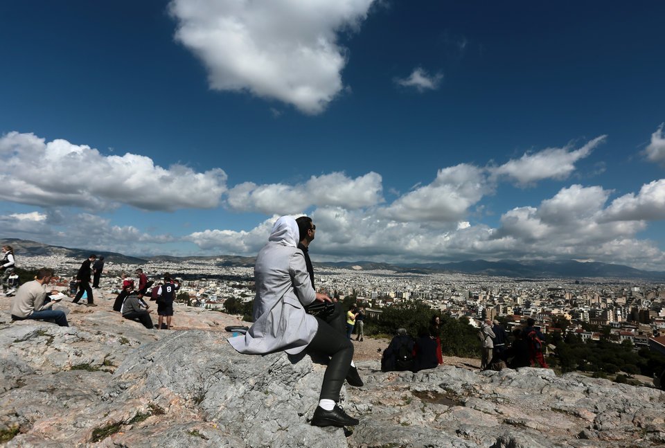 H Aθήνα μέσα από τα μάτια των τουριστών: Αρχαία, σουβλάκια, σανδάλια και Zorbas [εικόνες] | iefimerida.gr 3