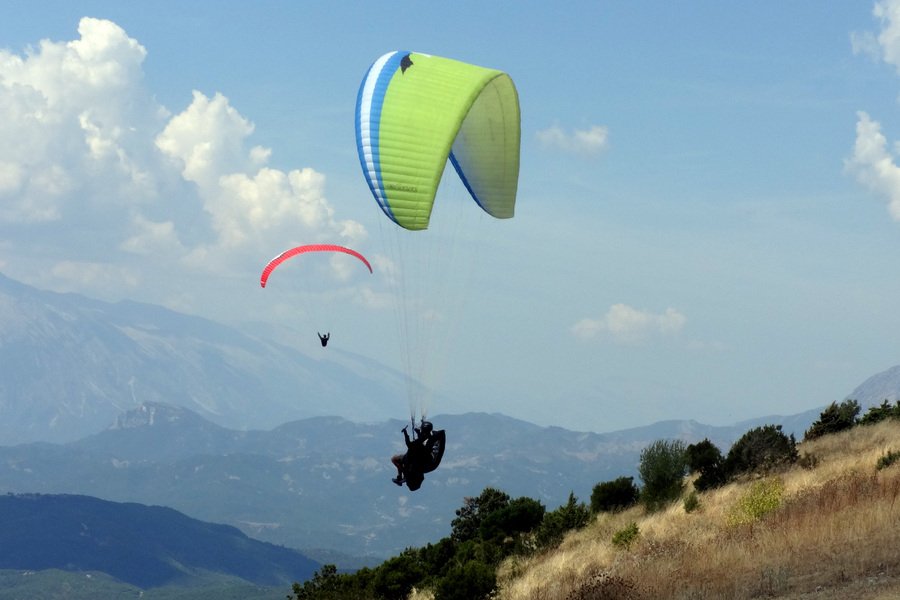 Αγώνες αλεξίπτωτου πλαγιάς στην Κόνιτσα- Μοναδικό θέαμα πάνω από την χαράδρα του Αώου [εικόνες] | iefimerida.gr 1