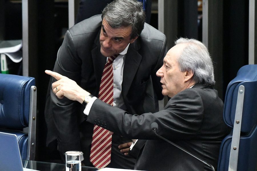 Την καθαίρεση της προέδρου Ντίλμα Ρουσέφ αποφάσισε η Γερουσία [εικόνες] | iefimerida.gr 2