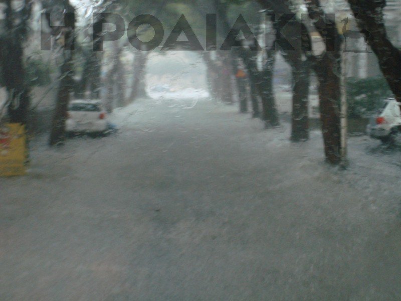 Ανοιξαν οι ουρανοί στη Ρόδο -Η ισχυρή βροχή μετέτρεψε σε χείμαρρο τους δρόμους [εικόνες] | iefimerida.gr 6