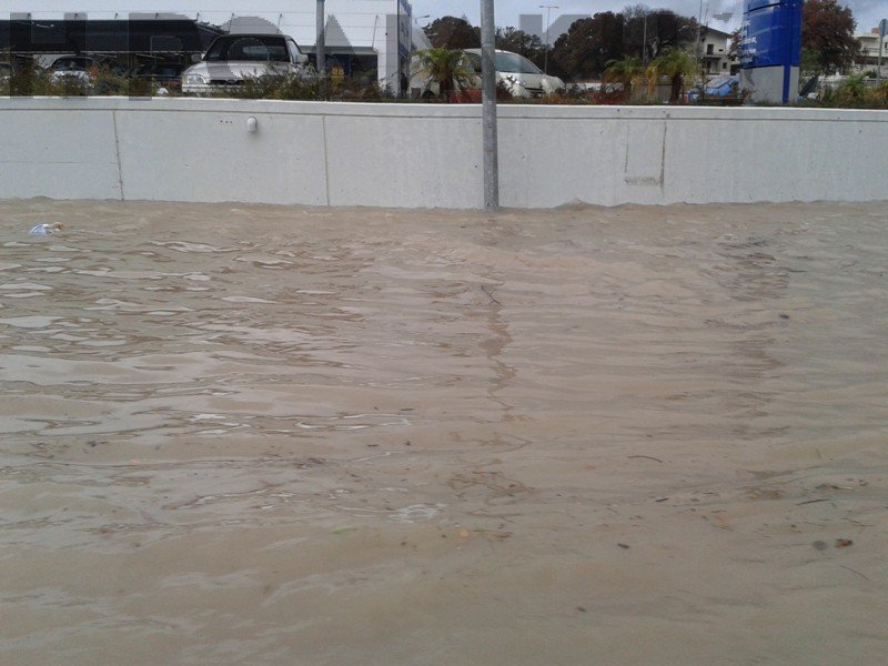 Ανοιξαν οι ουρανοί στη Ρόδο -Η ισχυρή βροχή μετέτρεψε σε χείμαρρο τους δρόμους [εικόνες] | iefimerida.gr 1