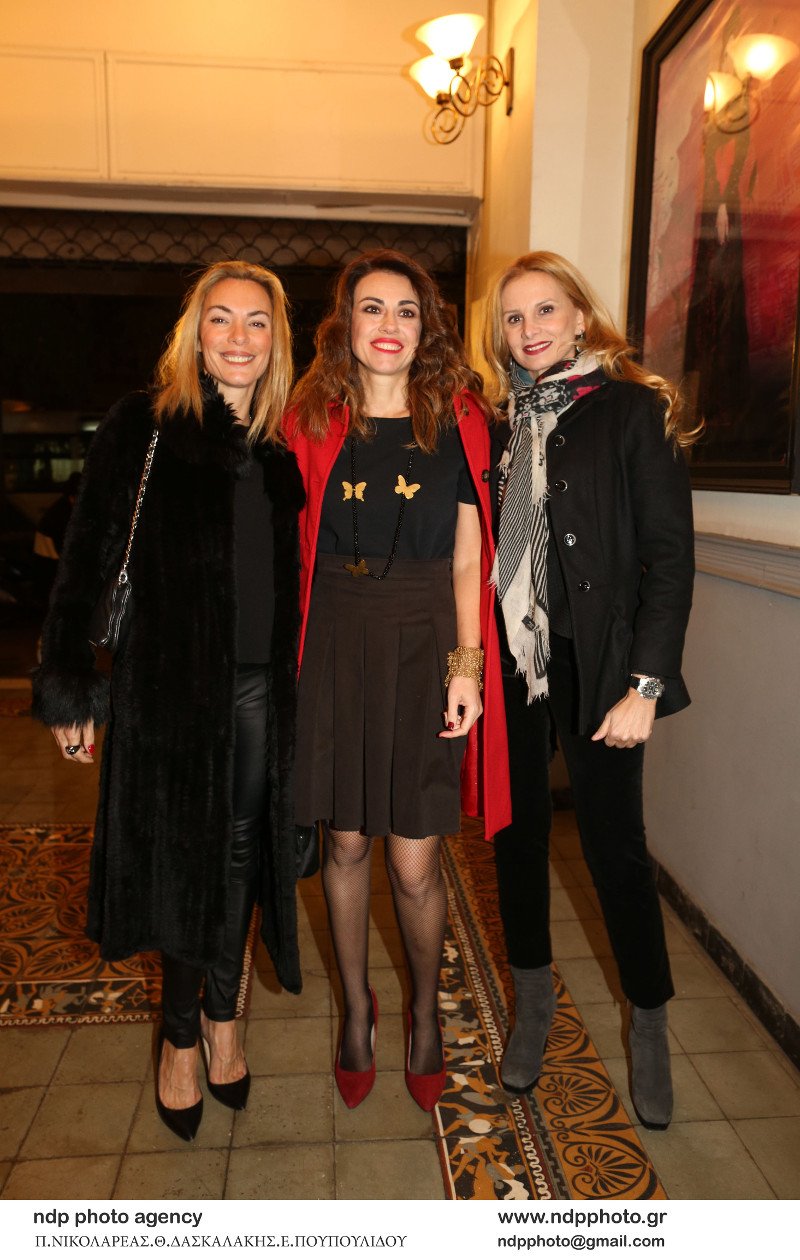 Η ωραία σύζυγος του Βασίλη Χαραλαμπόπουλου στο πλευρό του στην πρεμιέρα του [εικόνες] | iefimerida.gr 4