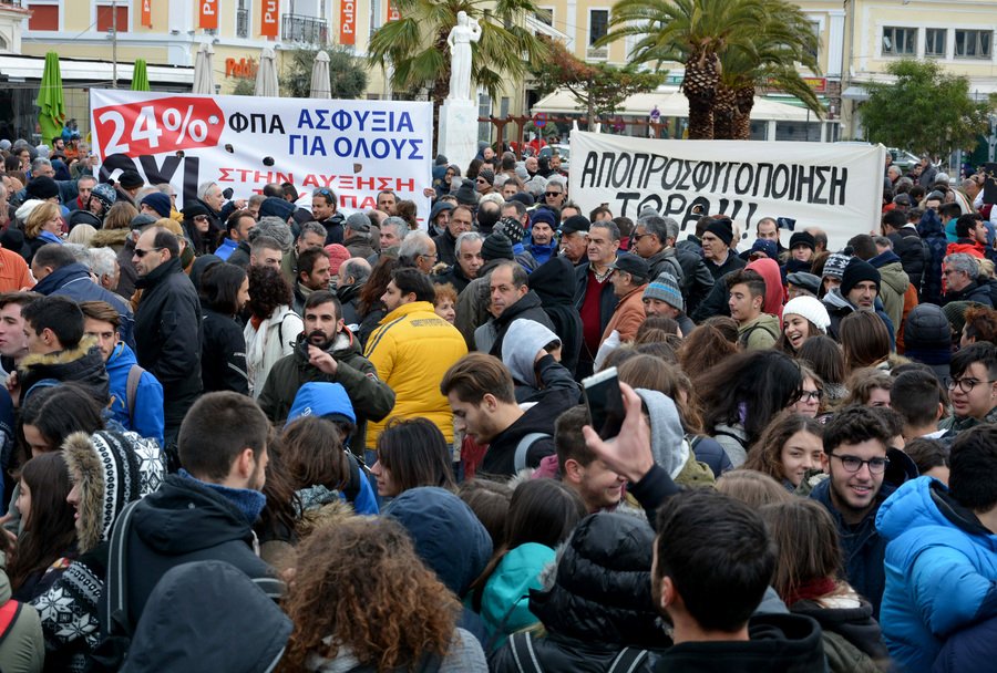 Κινητοποιήσεις και συγκεντρώσεις διαμαρτυρίας στα νησιά του Β. Αιγαίου για την αύξηση του ΦΠΑ | iefimerida.gr 1