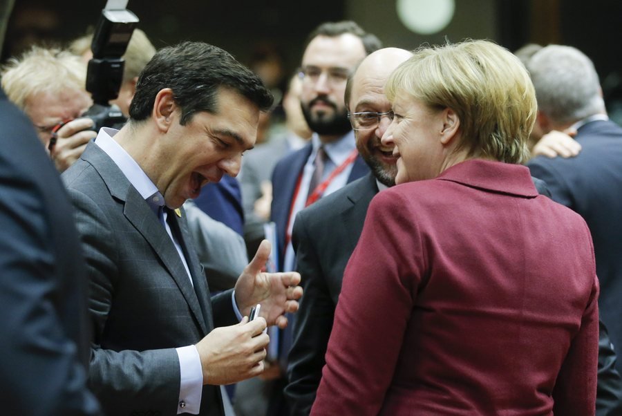 Τα γέλια του Τσίπρα με Μέρκελ και Γιούνκερ πριν τη Σύνοδο Κορυφής [εικόνες] | iefimerida.gr 2