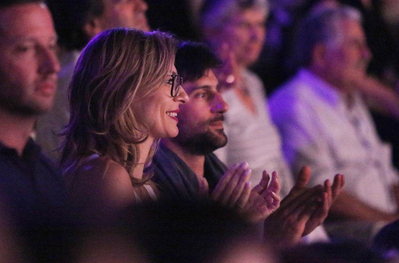 Με γοητευτικό σύντροφο στο Ηρώδειο η Ζέτα Δούκα [εικόνες] | iefimerida.gr 0