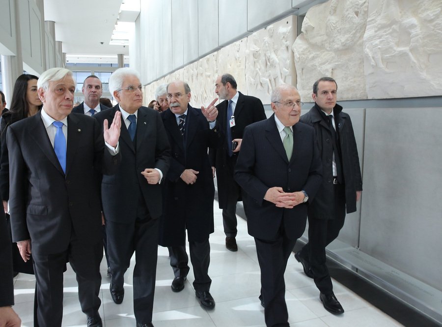 Η ξενάγηση του Ιταλού Προέδρου στο Μουσείο της Ακρόπολης [εικόνες]  | iefimerida.gr 0