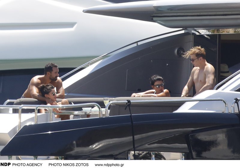 Τρυφερές στιγμές για Μπόμπα-Τανιμανίδη σε σκάφος -Λίγο πριν τον γάμο [εικόνες] | iefimerida.gr 5