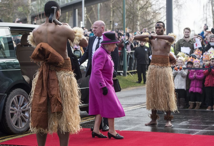 Η πρώτη δημόσια εμφάνιση της βασίλισσας Ελισάβετ -Mετά το κρυολόγημα και τις φήμες ότι πέθανε [εικόνες] | iefimerida.gr 0