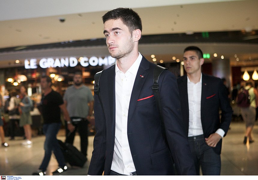 Ο OLYMPIACOS FC αναχώρησε για Τορίνο με την νέα semi–formal ενδυμασία της σεζόν 2017/2018 | iefimerida.gr 13