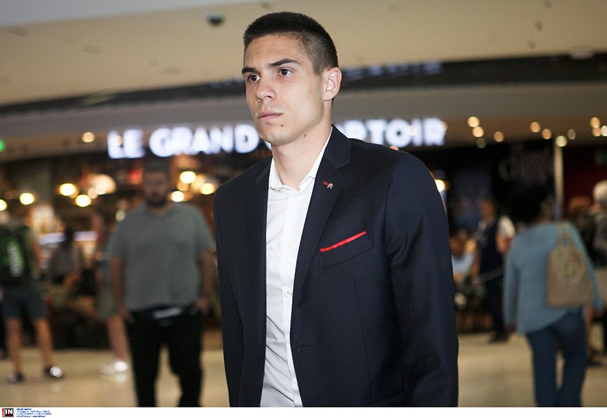 Ο OLYMPIACOS FC αναχώρησε για Τορίνο με την νέα semi–formal ενδυμασία της σεζόν 2017/2018 | iefimerida.gr 14
